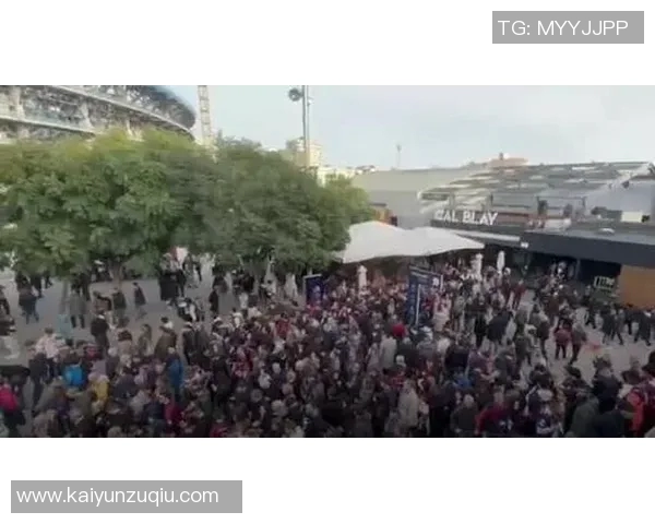 新诺坎普球场门票系统故障致众多球迷无法入场观看比赛 新诺坎普球场门票系统故障致众多球迷无法入场观看比赛