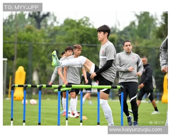 长春气温骤降却挡不住亚泰将士训练热情奋勇备战新赛季