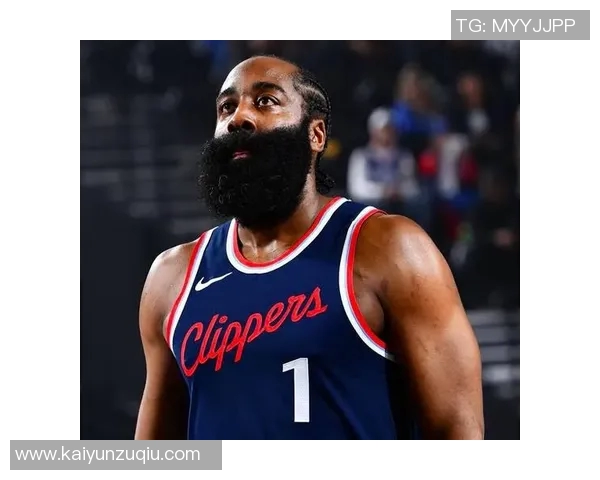 快船全力以赴迎接NBA杯新铺球场地板颜值惊艳引期待