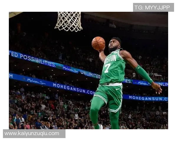 杰伦布朗独揽41分难救球队双拳难敌四手的尴尬局面