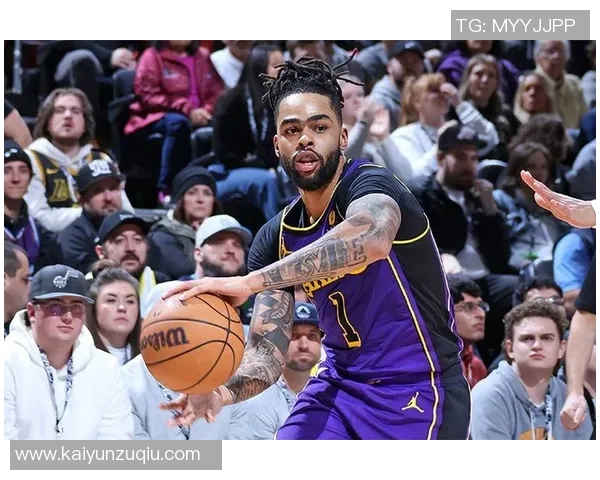 浓眉称赞拉塞尔专注职业精神改变比赛走势展现真正球员风范