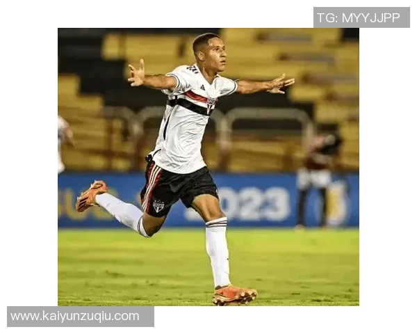 埃芬博格呼吁理性看待17岁拜仁小将卡尔的成长与发展